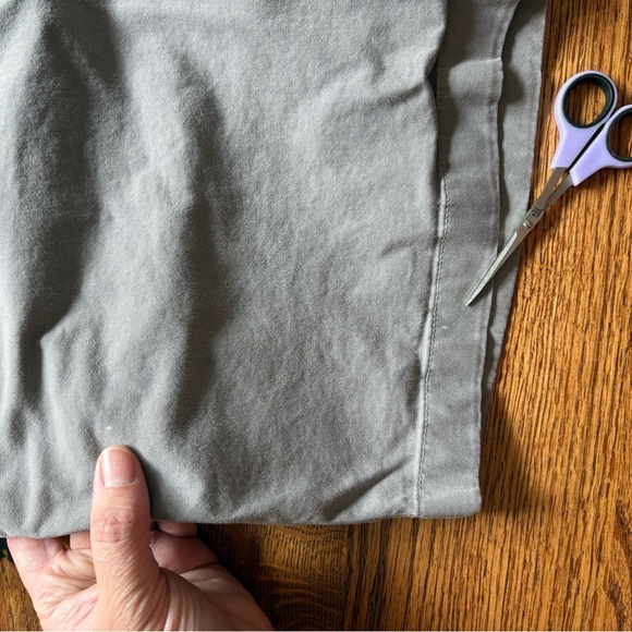 Gray men’s Chubbies medium shorts with 7 inch inseam - Picture 16 of 16